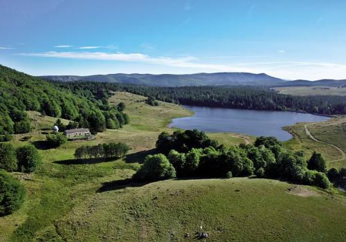 lac-des-pises.jpg.800x800_q85_watermark-d41d8cd98f00b204e9800998ecf8427e.jpg