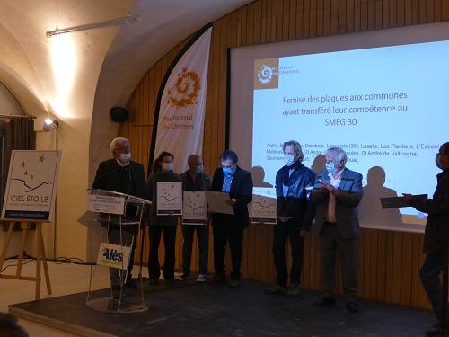 remise_des_plaques_aux_communes_du_gard.jpg