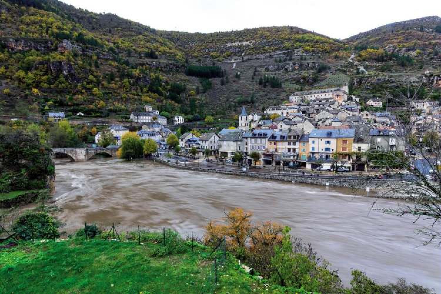le_tarn_en_crue_a_sainte_enimie_le_23_novembre_2019_c_yannick_manche_pnc.jpg