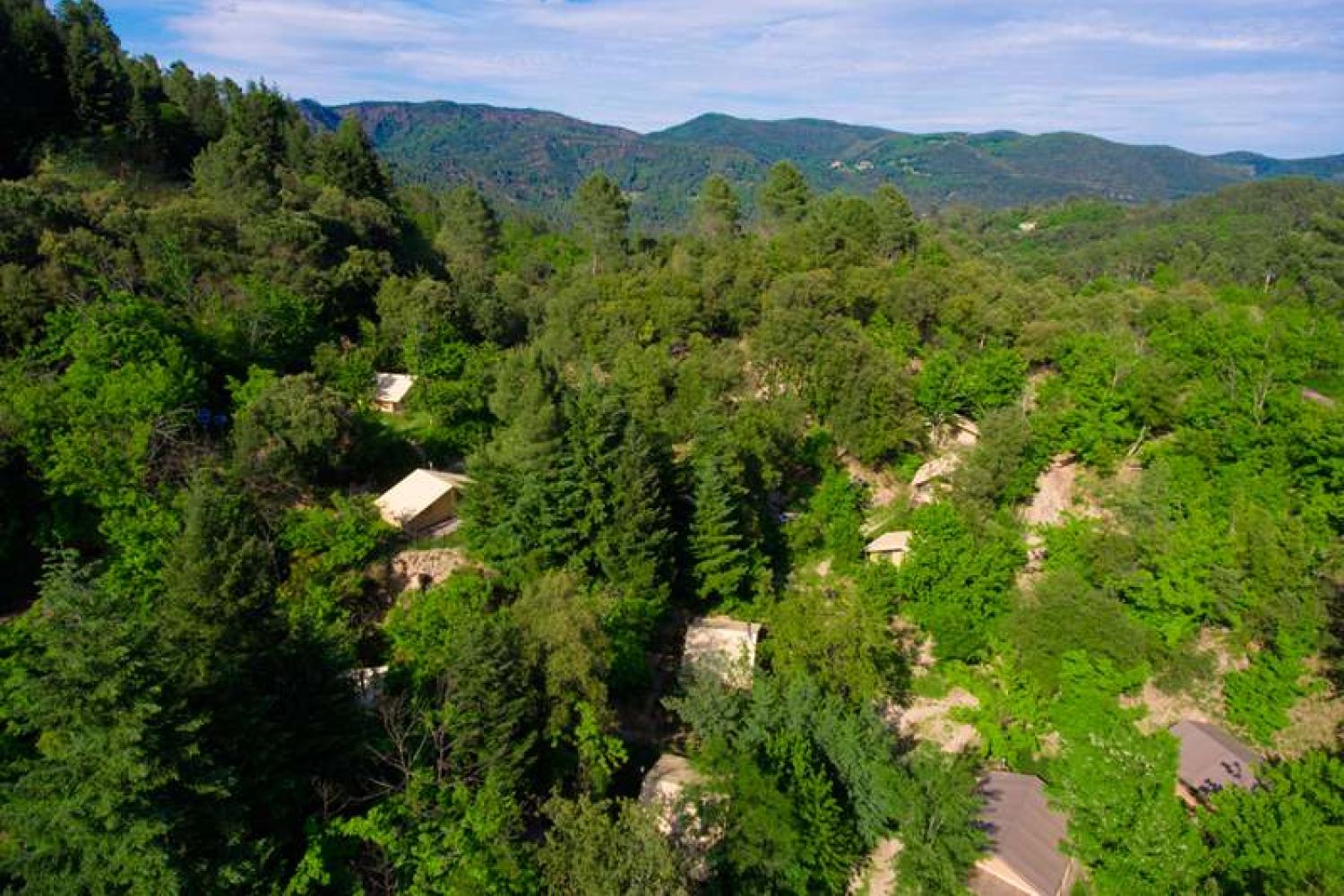 vue-aerienne-bivouac-nature.jpg