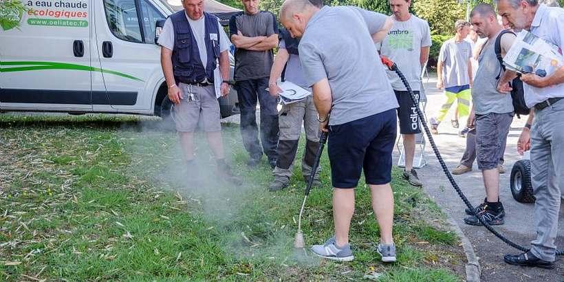 demonstration_de_materiels_de_desherbage_alternatifs_aux_pesticides_-_anduze_13_juin_2017_c_olivier_prohin_pnc.jpg